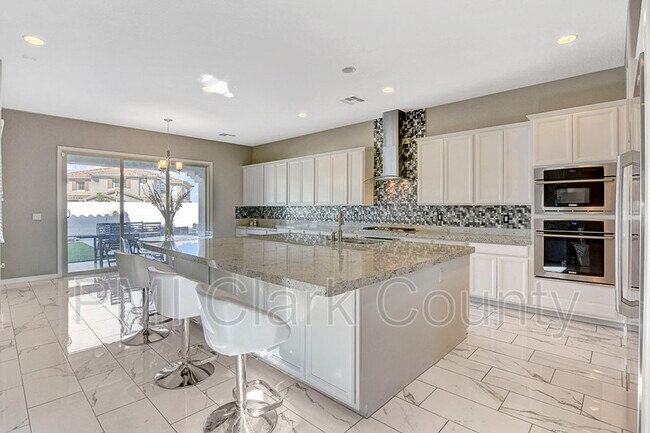 Building Photo - 320 Oakrun Ct