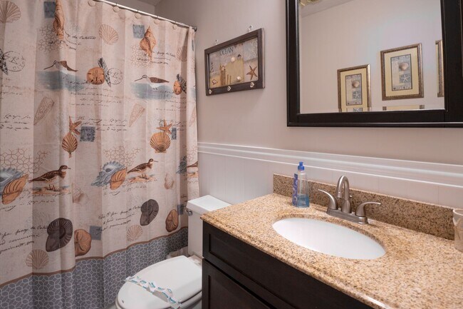 Building Photo - PERFECT "WORK FROM HOME" LOCATION ONLY DEC-JANUARY LEFT