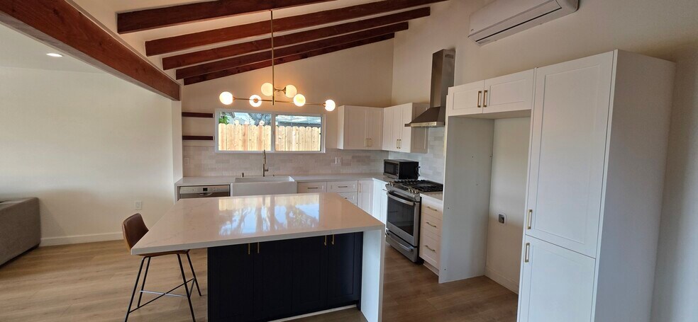 Building Photo - 1403 N Rose St