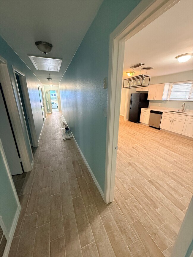 Building Photo - 5107 Avenue Q