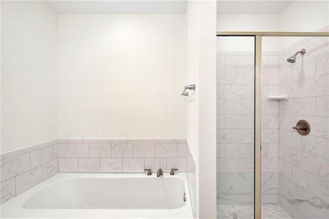 Building Photo - 510 Mariners Cir