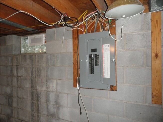 Building Photo - 64 Greenway Blvd