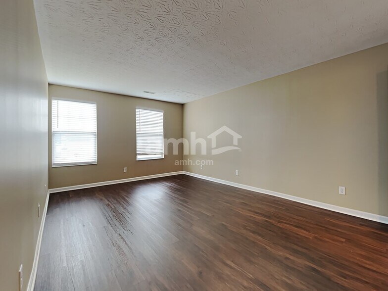 Building Photo - 6580 Riverview Ave