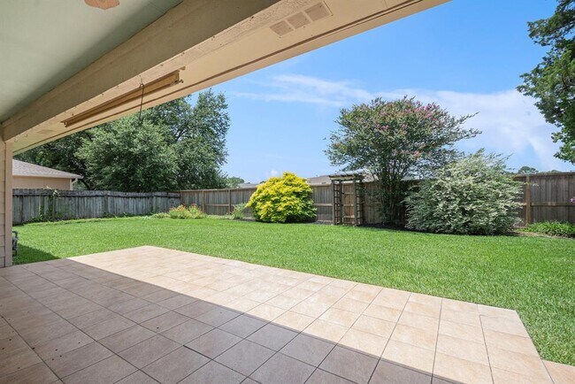 Building Photo - 16007 Brookvilla Dr