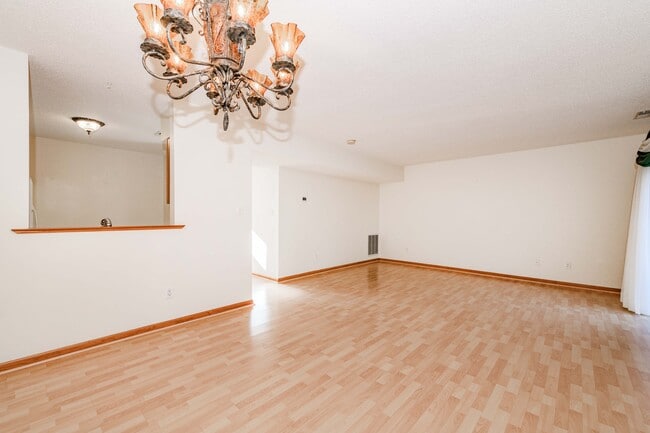 Building Photo - 705 Lake Ave