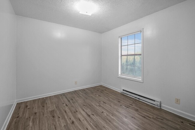 Building Photo - 2 Bedroom Duplex with Huge Back Yard! MOVE IN SPECIAL: FIRST FULL MONTHS RENT FREE!!