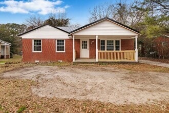 Building Photo - *RENOVATED & MOVE-IN READY* 3 BR, 2 BA in ...
