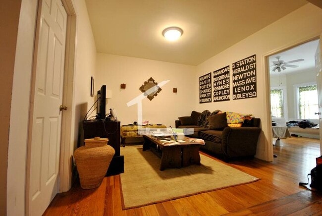 Building Photo - No Brokers Fee, Large 2 levels Unit on Washington Sq., Heat and Hot Water Included, Laundry on a ...