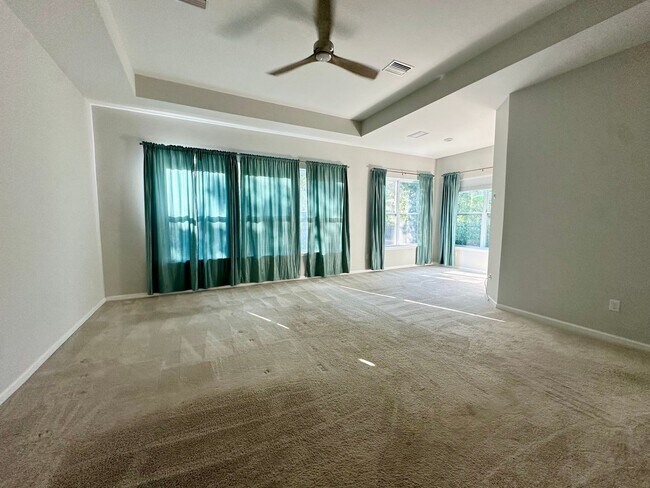 Building Photo - Live the St Johns Life!