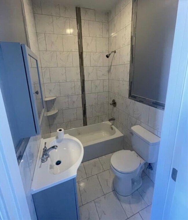 Building Photo - 1839 W North Ave