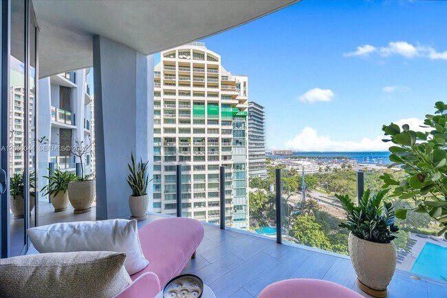 Building Photo - 2821 S Bayshore Dr