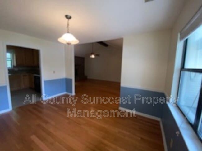 Building Photo - 105 Whisper Ct