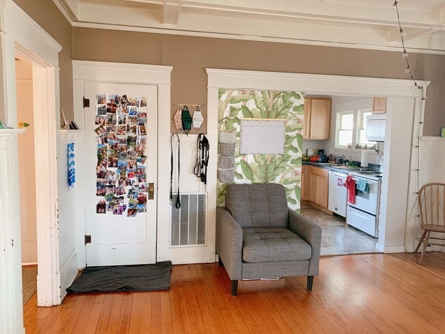 Building Photo - 1021/1023 High St