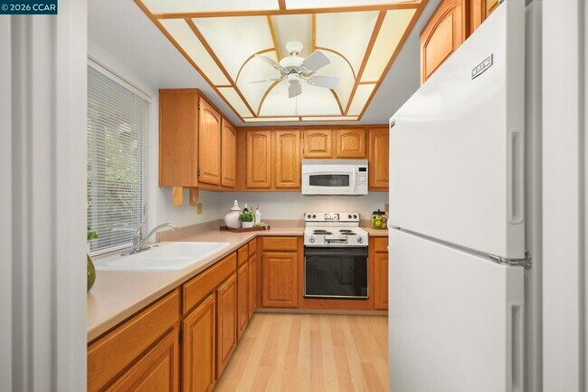 Building Photo - 975 Terra California Dr