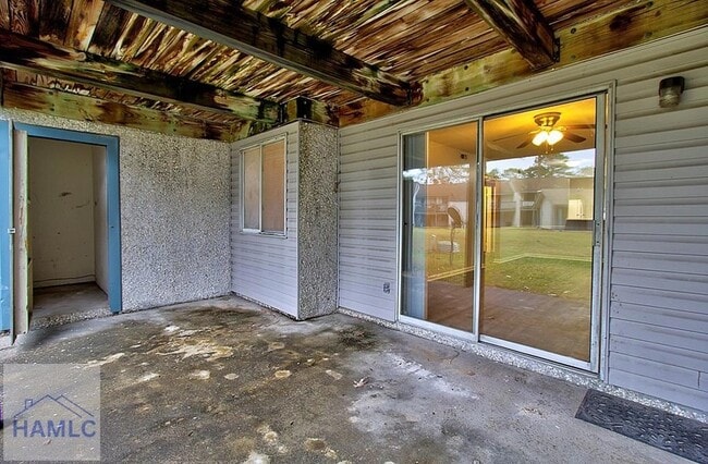 Building Photo - 910 Brett Dr
