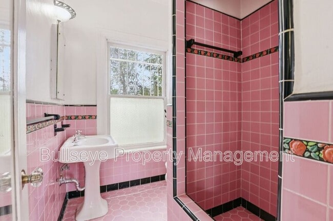 Building Photo - 718 W Roosevelt St