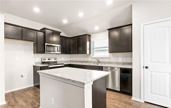 Building Photo - Beautiful Like New Home in Copperas Cove w...