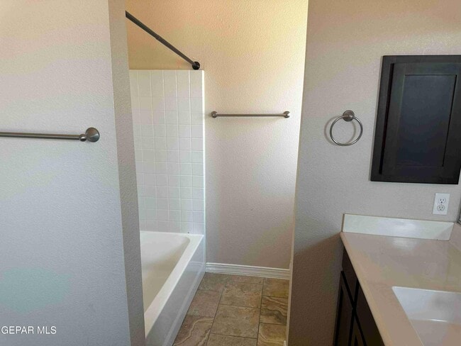 Building Photo - 14712 Far View Ct