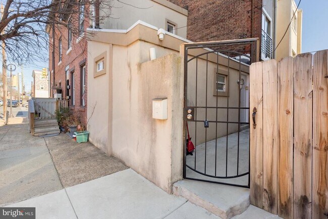 Building Photo - 600 E Girard Ave