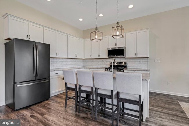 Building Photo - 250 Kestrel Ct