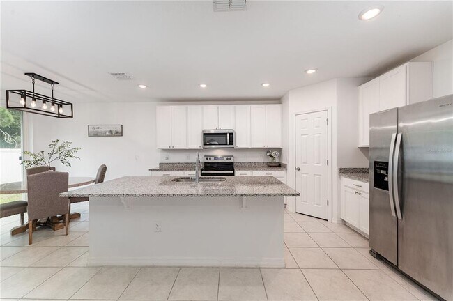 Building Photo - 573 Vista Villages Blvd