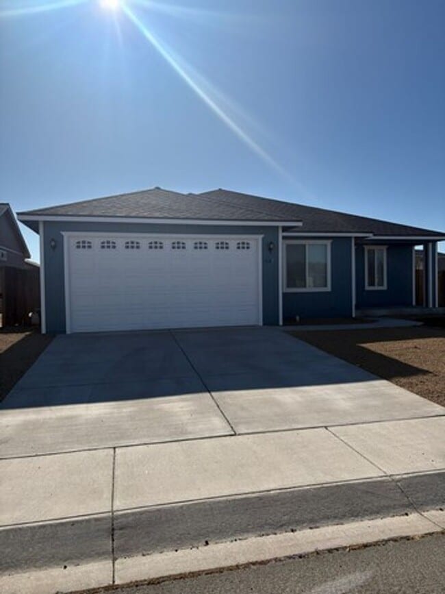 Building Photo - <b>Corner lot Three Bedroom Fernley Home<br><br>