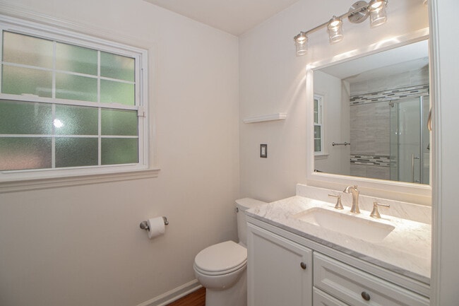 Building Photo - 815 Shady Bluff Trail