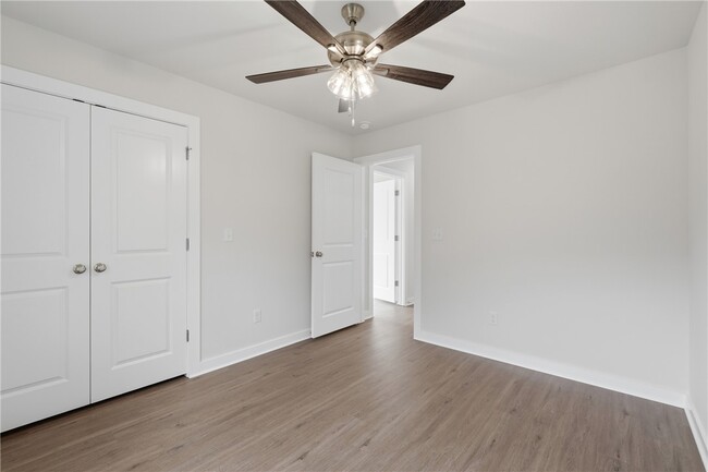 Building Photo - 1313 Valley Dr