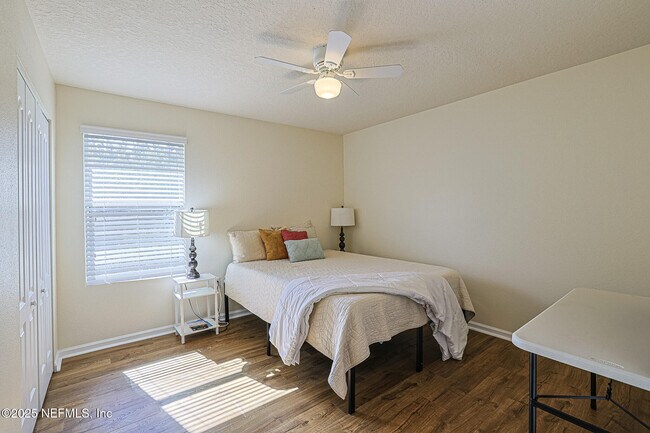 Building Photo - 2408 Bonnie Lakes Dr