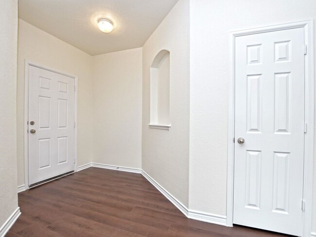 Building Photo - Beautiful 4 Bedroom / 2 Bath Home in Eagle...