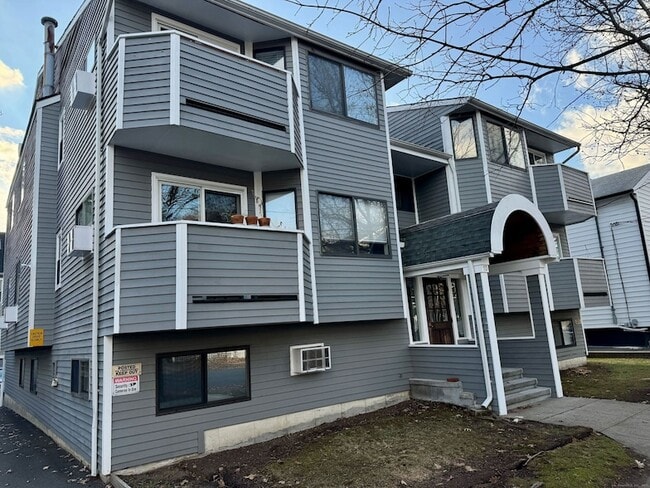 Building Photo - 70 Lawrence St