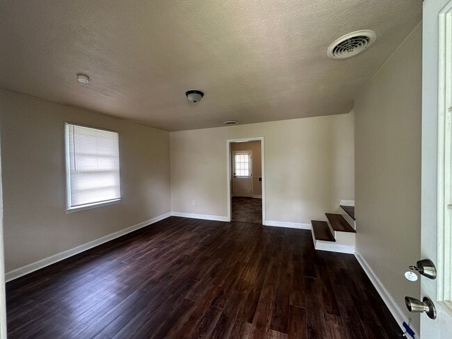 Building Photo - 1307 Drew Ave