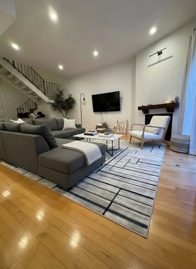 Living Room - 817 10th St