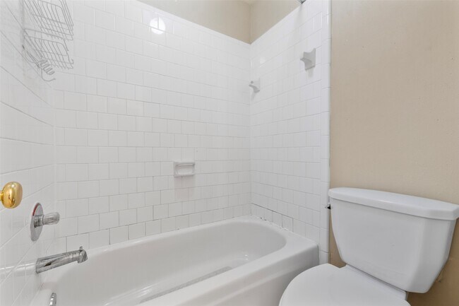 Building Photo - 17102 Mountain Crest Dr