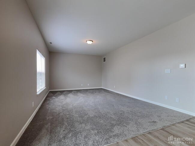 Building Photo - 15183 Royal Grove Dr