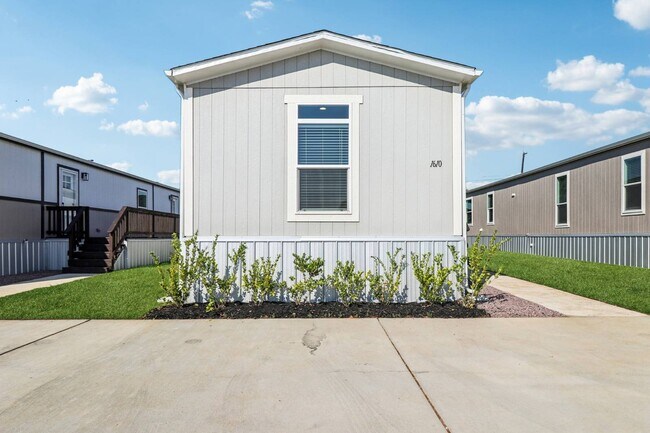 Building Photo - 217 Hollys Eddy Ln