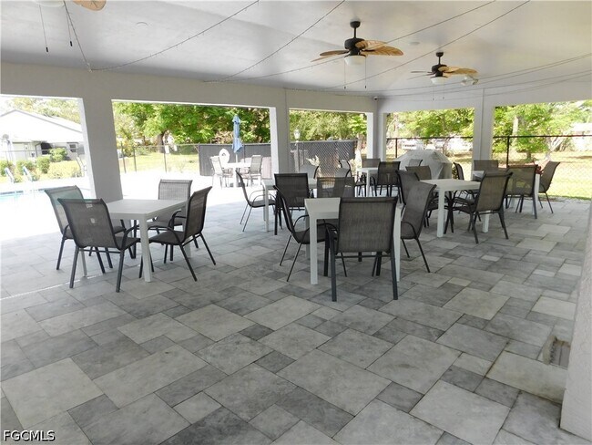 Building Photo - 10525 Putnam Ct