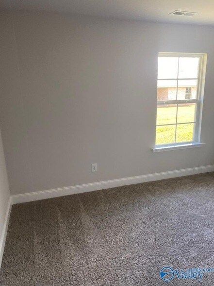 Building Photo - 121 Sorrelweed Dr