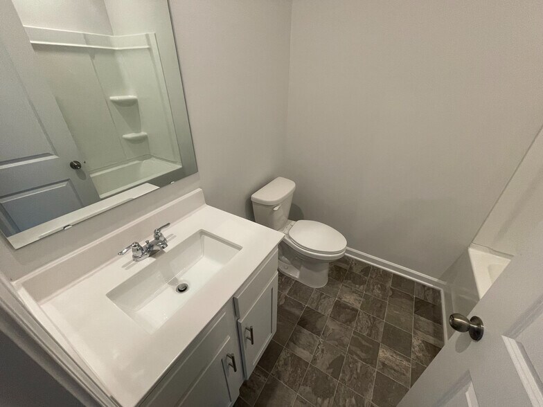 Building Photo - Room in House on Lavender Meadows Ct