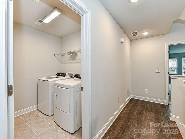Building Photo - 1225 Kohler Ave