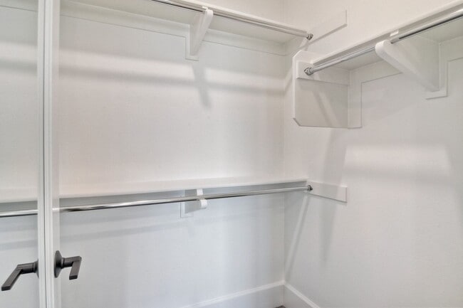 Building Photo - 3 Bedroom Townhome at Bayside Cove!