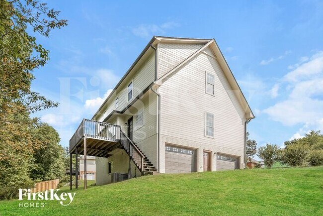 Building Photo - 3030 Weatherford Dr