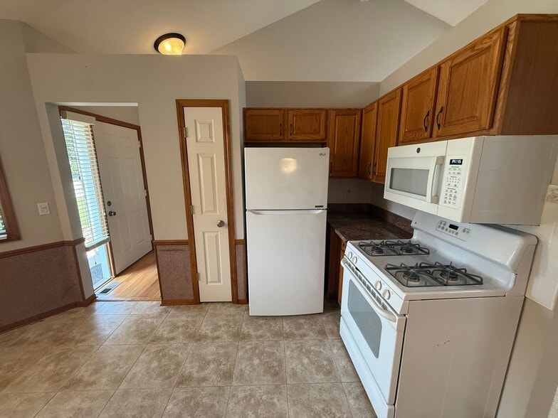 Building Photo - 5018 Goldfinch Ln