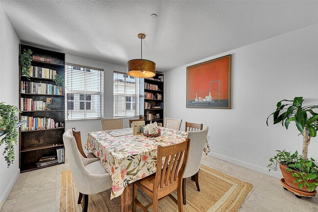 Building Photo - 1614 NE 9th St