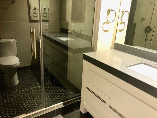Building Photo - Ideal Location. .. Walk to Bart, Costco, S...
