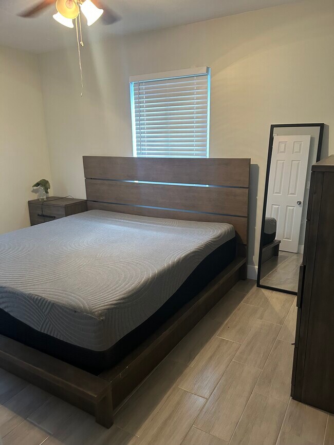 Building Photo - 1516 N Andrews Ave