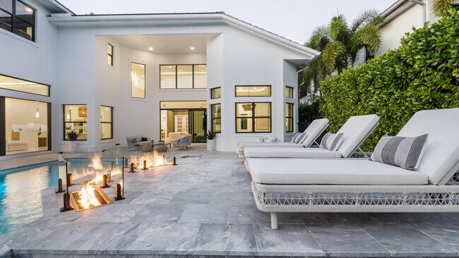 Building Photo - 17400 Rosella Rd