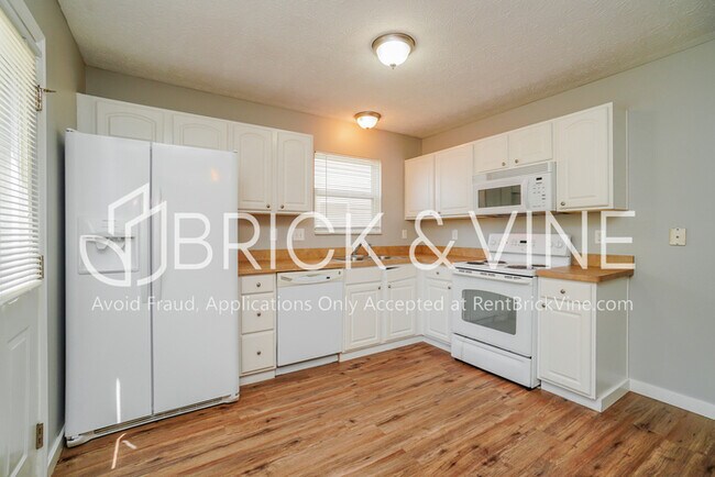 Building Photo - 3879 Liriope St