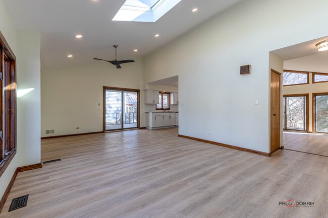 Building Photo - 2450 Chas Dr