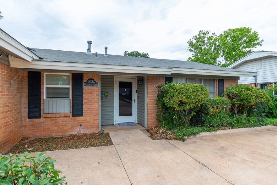 Building Photo - 1802 Glendale Dr